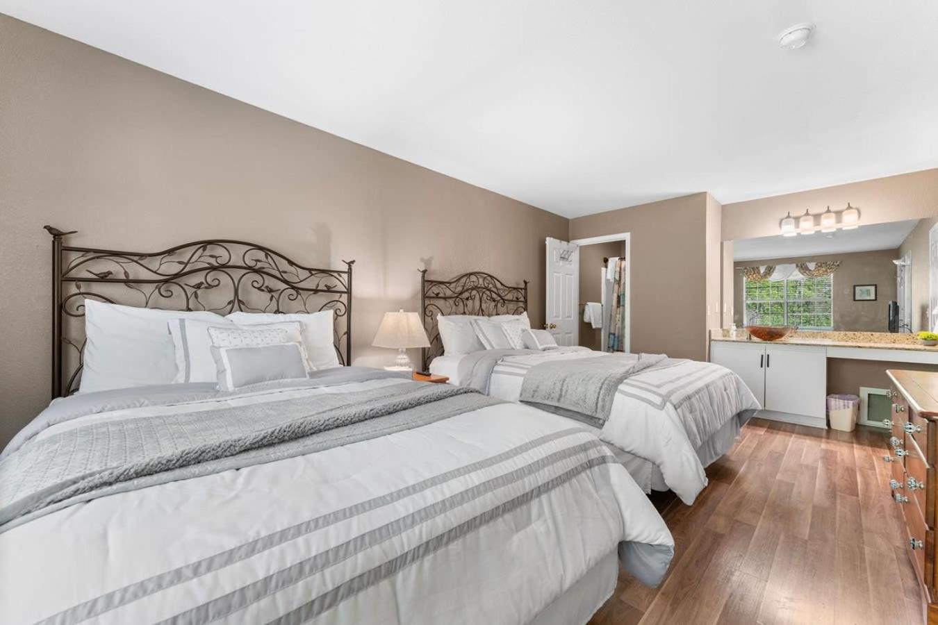 Penthouse Thousand Hills Golf Front Condo With Pool Close To 76 And Sleeps 8 Branson Exterior photo