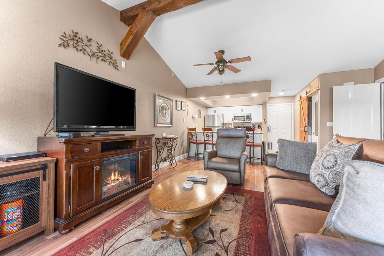 Penthouse Thousand Hills Golf Front Condo With Pool Close To 76 And Sleeps 8 Branson Exterior photo
