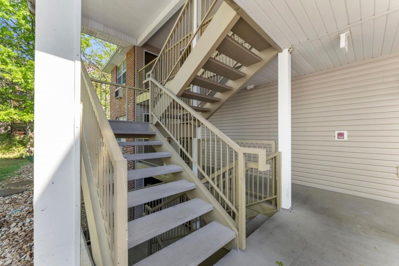 Penthouse Thousand Hills Golf Front Condo With Pool Close To 76 And Sleeps 8 Branson Exterior photo