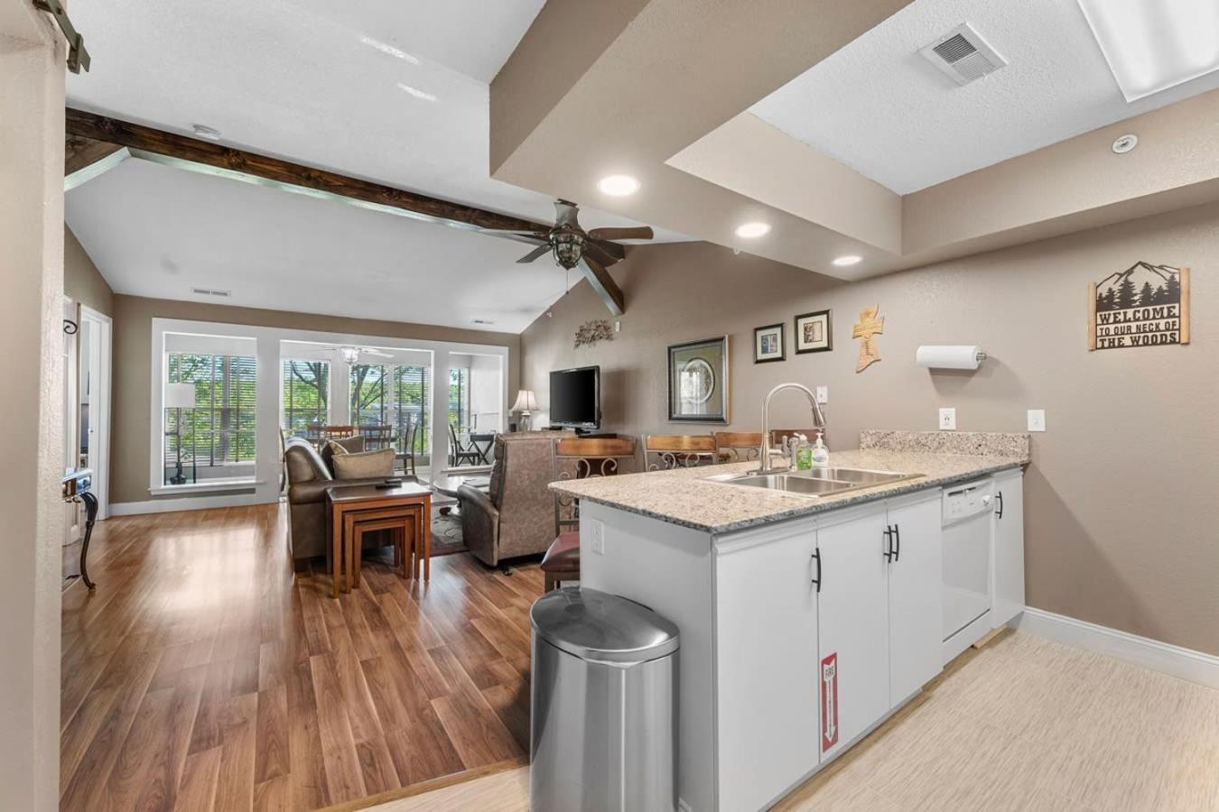 Penthouse Thousand Hills Golf Front Condo With Pool Close To 76 And Sleeps 8 Branson Exterior photo