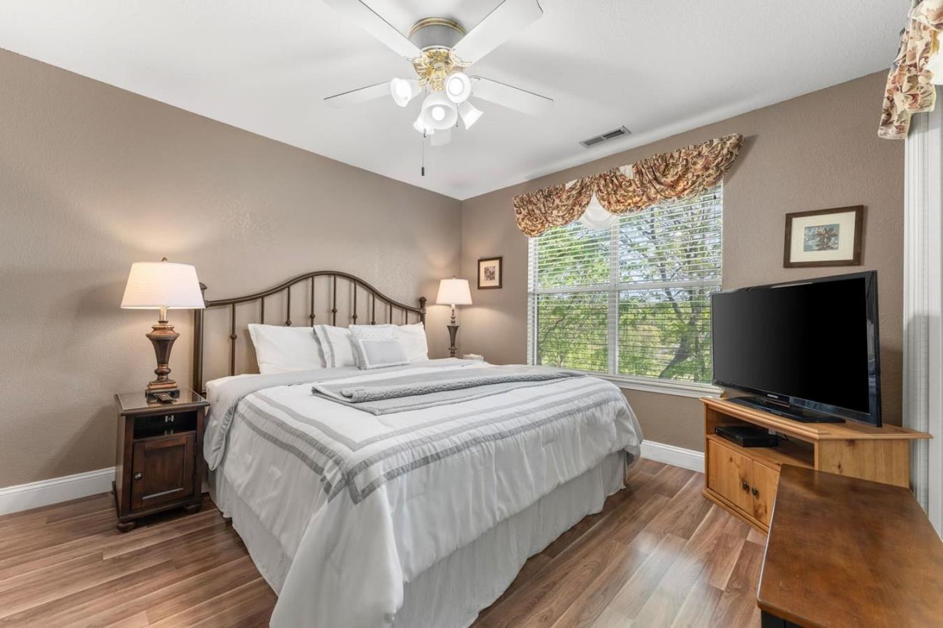 Penthouse Thousand Hills Golf Front Condo With Pool Close To 76 And Sleeps 8 Branson Exterior photo