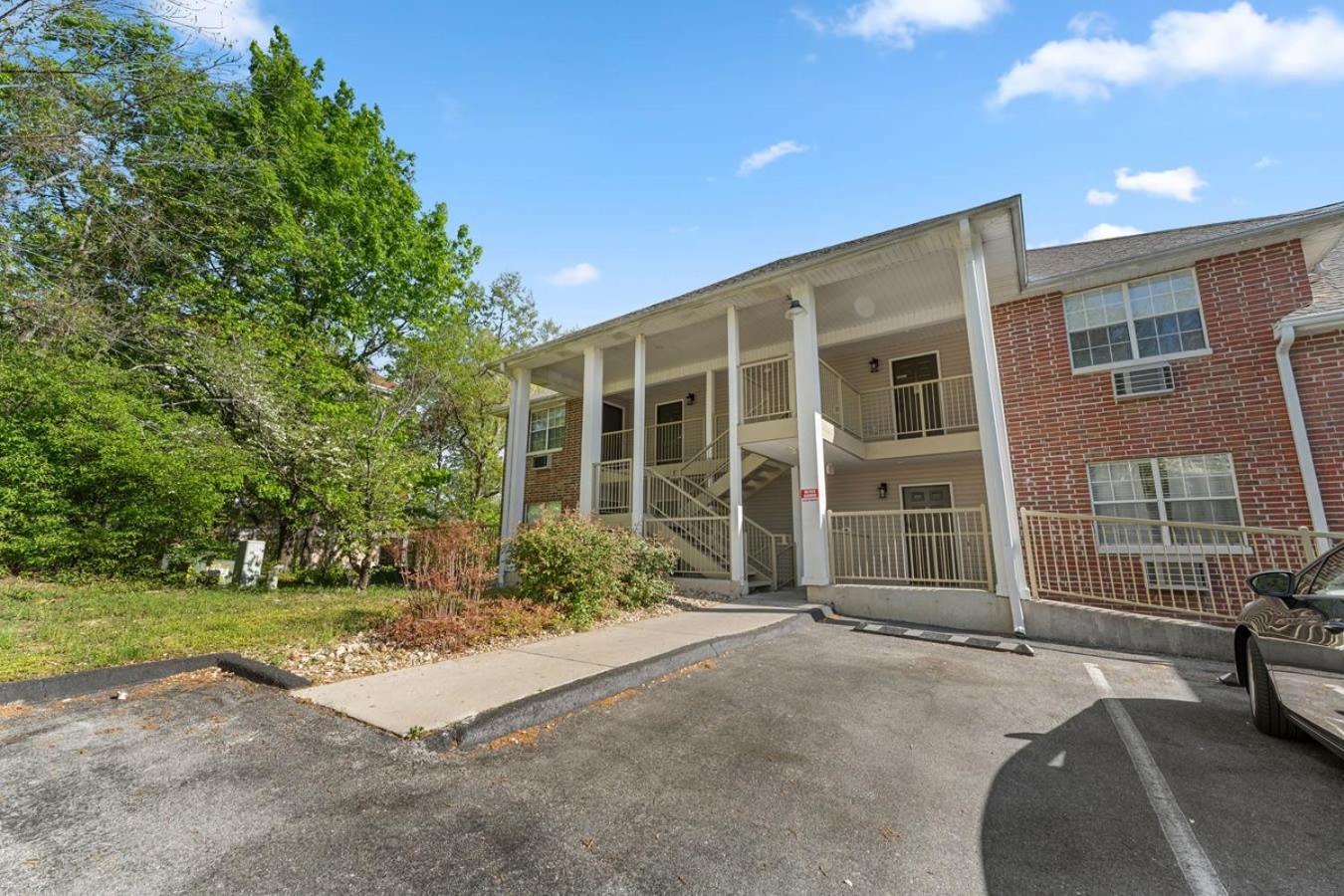 Penthouse Thousand Hills Golf Front Condo With Pool Close To 76 And Sleeps 8 Branson Exterior photo
