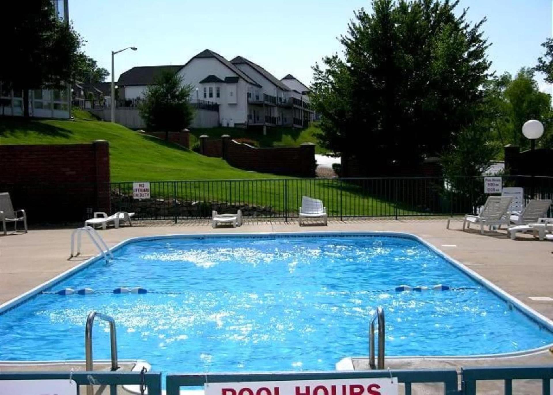 Penthouse Thousand Hills Golf Front Condo With Pool Close To 76 And Sleeps 8 Branson Exterior photo